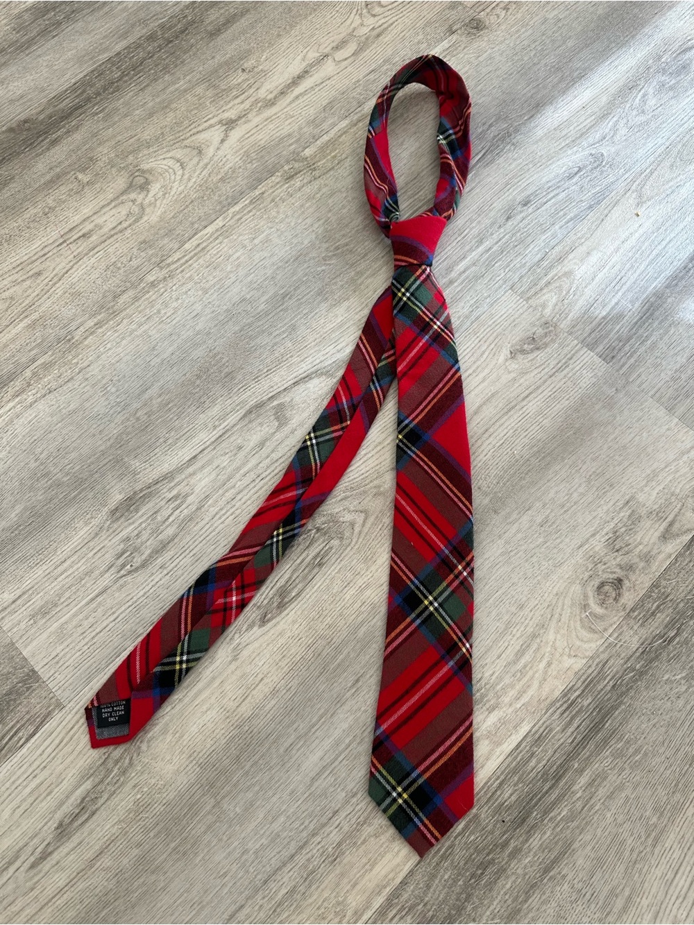 Red Plaid Men's Tie - Classic Tartan Pattern
